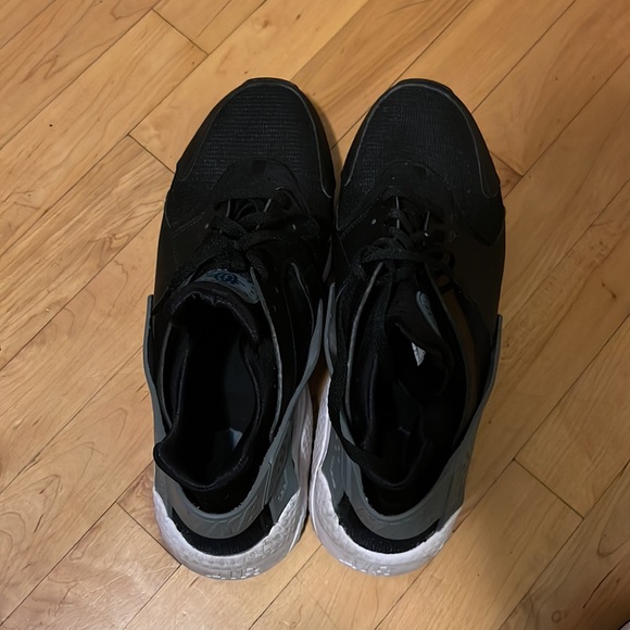 Nike Huarache Running Shoe - Picture 2 of 4